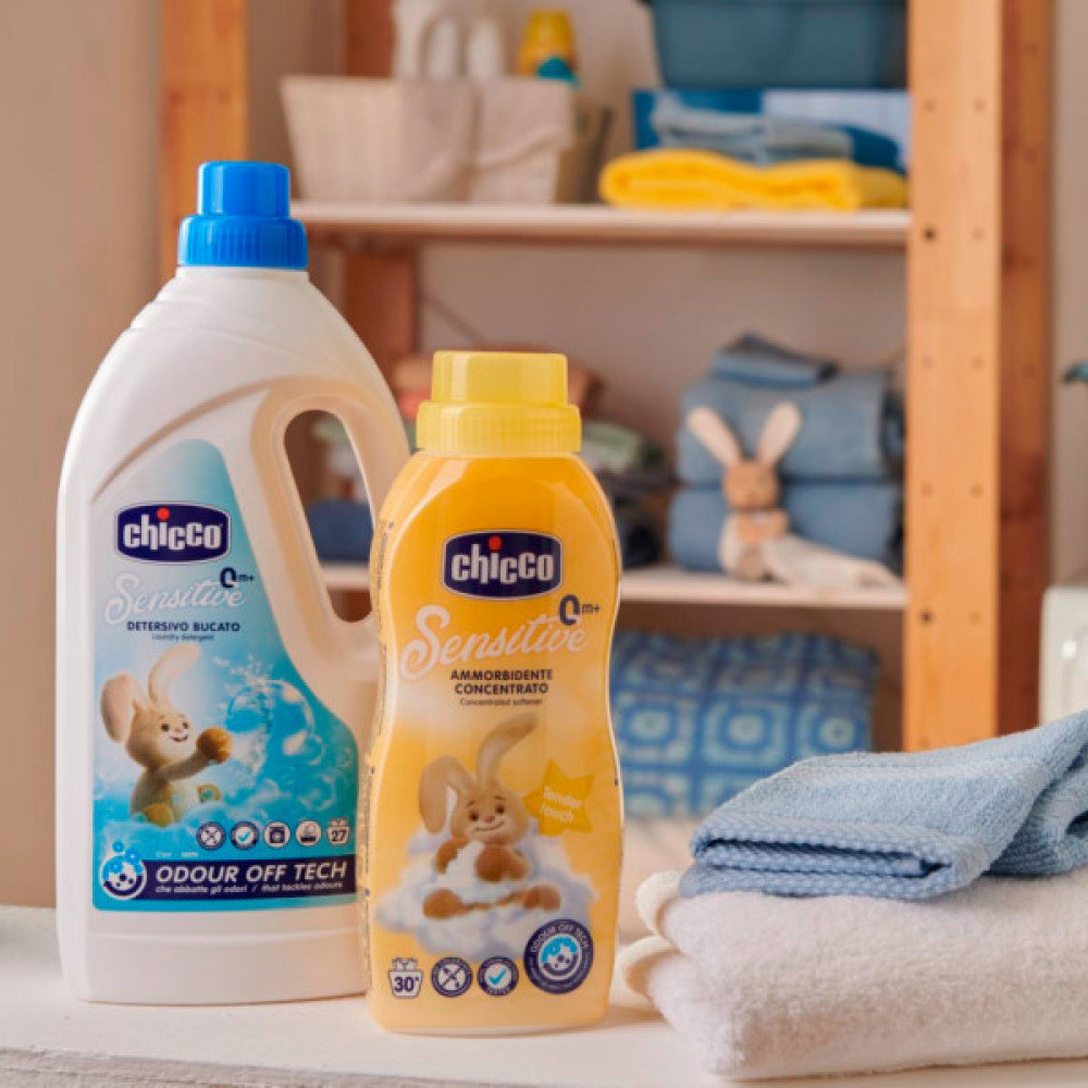 Кондиціонер для білизни Chicco Sensitive Tender Touch Дитячий пом'якшувач 750 мл (8058664122332)
