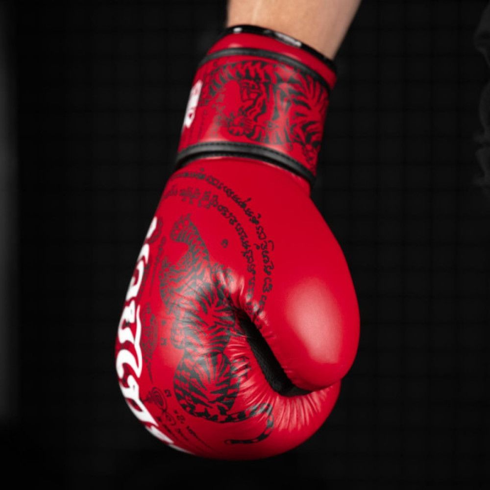 Боксерські рукавички Phantom Muay Thai Red 12 унцій (PHBG2505-12)
