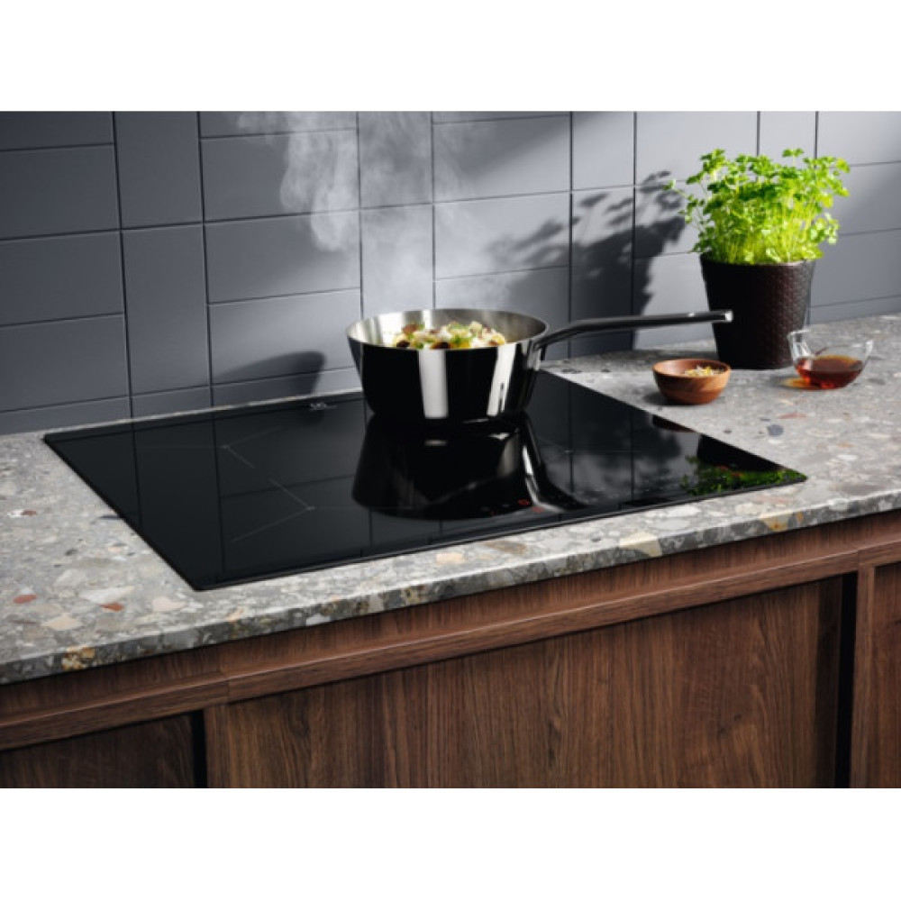 Варильна поверхня Electrolux індукційна, 60см, датчик кипіння, Hob2Hood, чорний