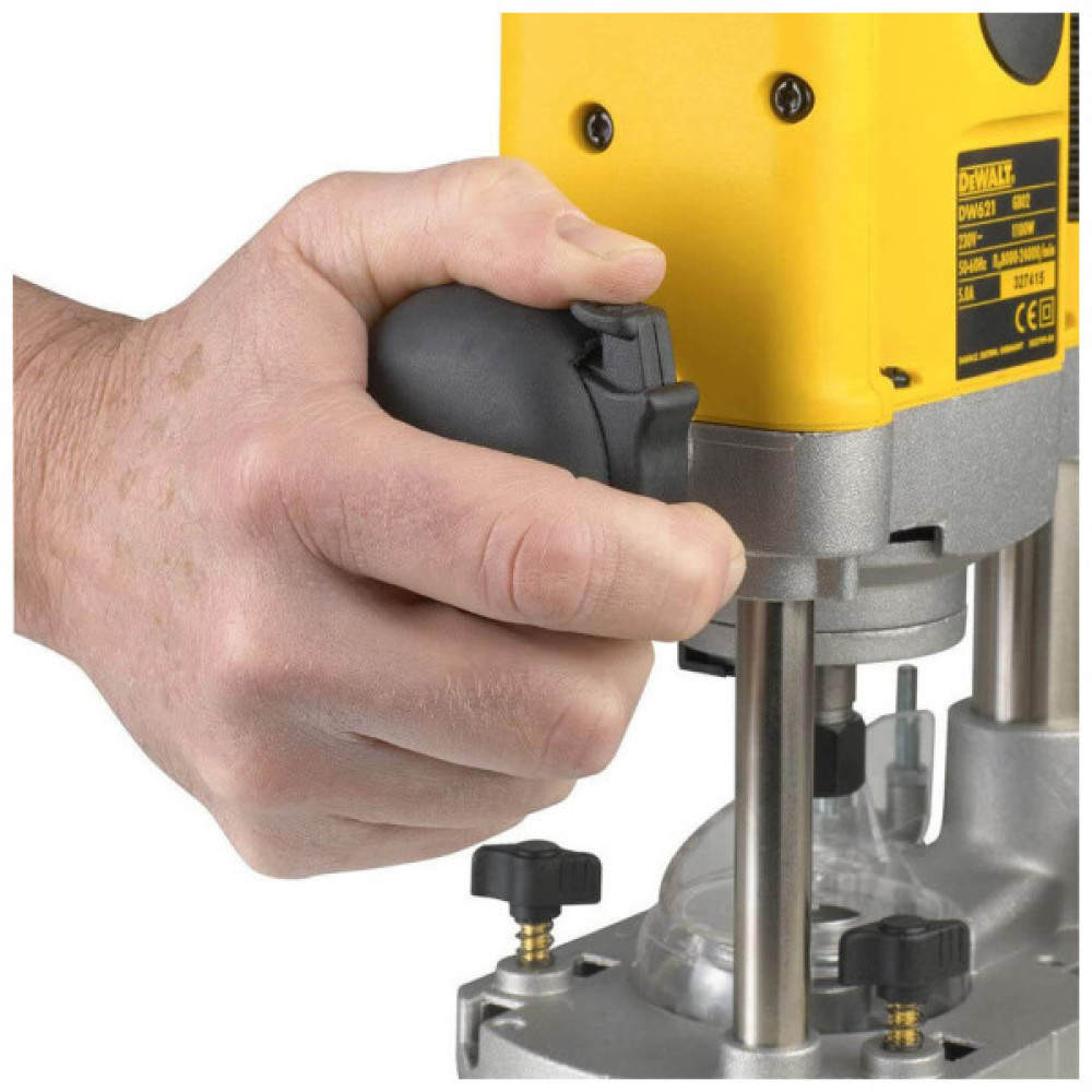 Фрезер DeWALT 1100 Вт, 8000 - 24000 об/хв, цанга 8 мм (DW621)