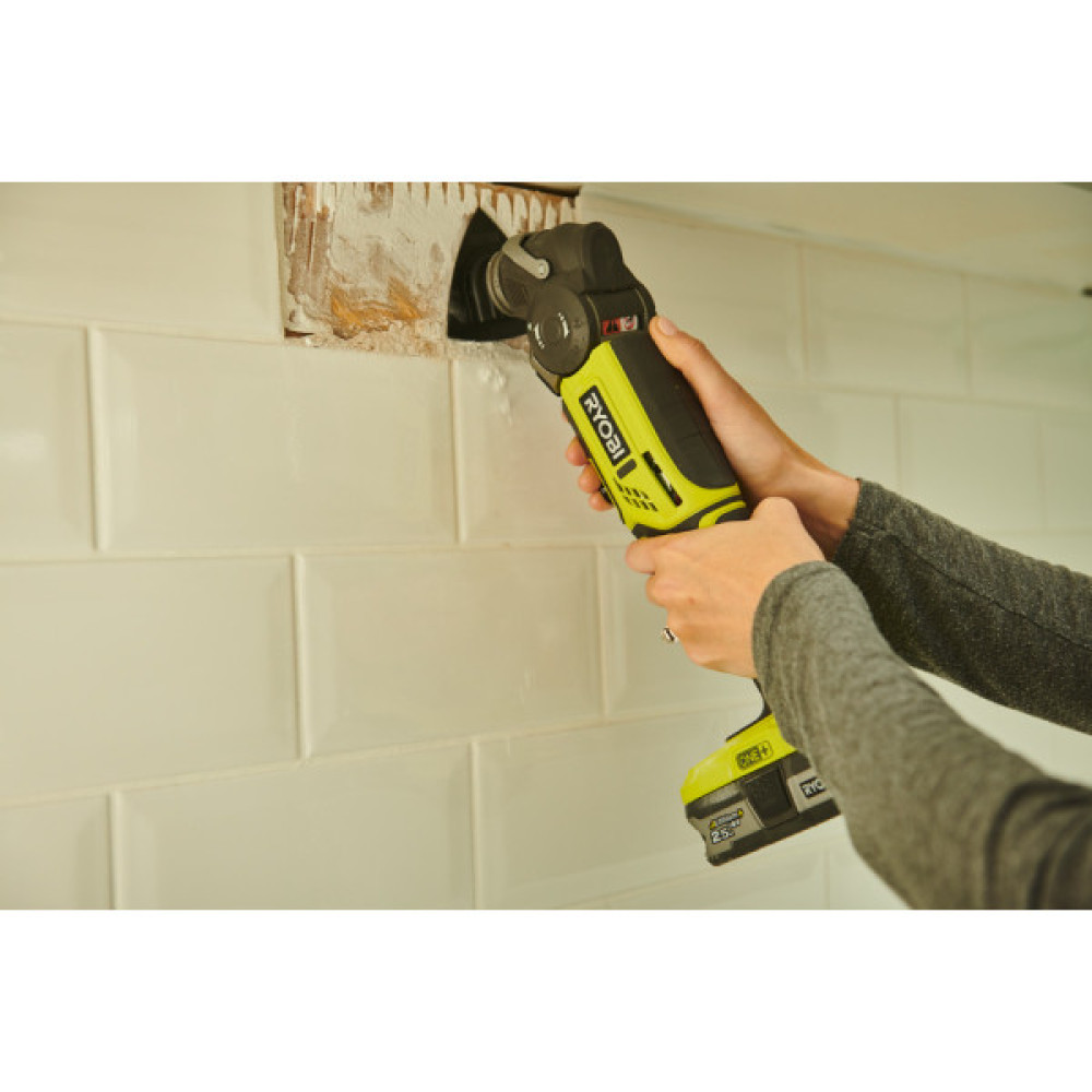 Багатофункціональний інструмент акумуляторний реноватор Ryobi ONE+ R18MT-0 18В 10000-20000об·хв кут коливань 3.2° 1кг без АКБ та ЗП