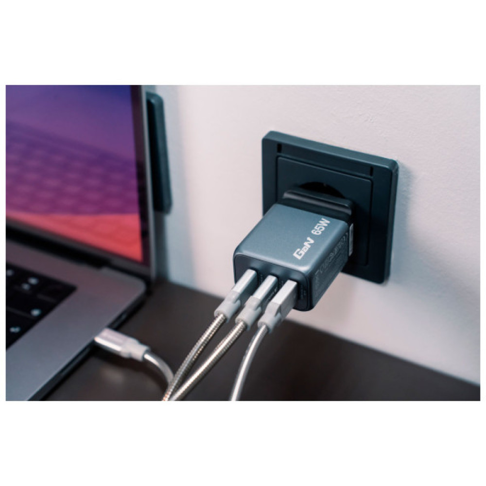 Зарядний пристрій Verbatim GaN 65 W 3 ports (2xUSB-C-65 W /USB-A -3.0) (32201)