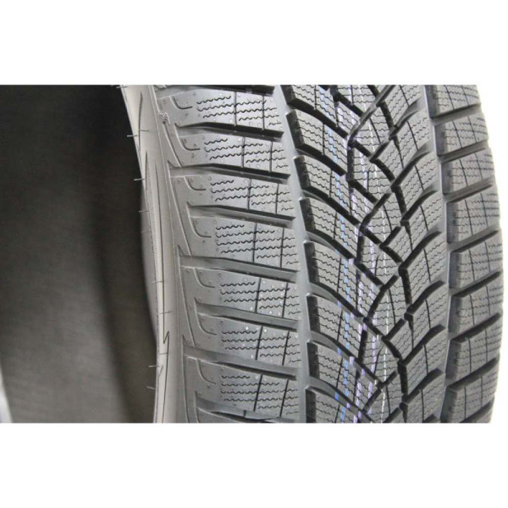 Шина Goodyear Ultra Grip Performance NA0 245/35R20 95V Gen-1 XL