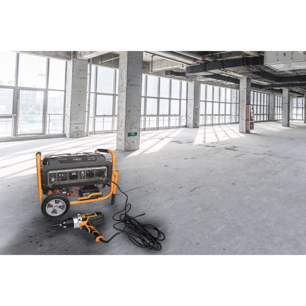 Генератор бензиновий Neo Tools 230В, 2.8/3кВт, електростартер, 45кг + Портативний зарядний пристрій сонячна панель 90-140