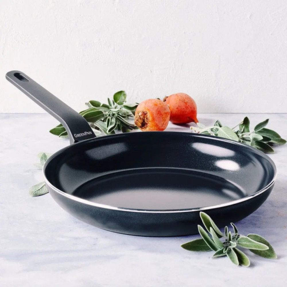 Сковорода GreenPan Essence Perforated Base, 26 см з керамічним покриттям (CC009040-001)