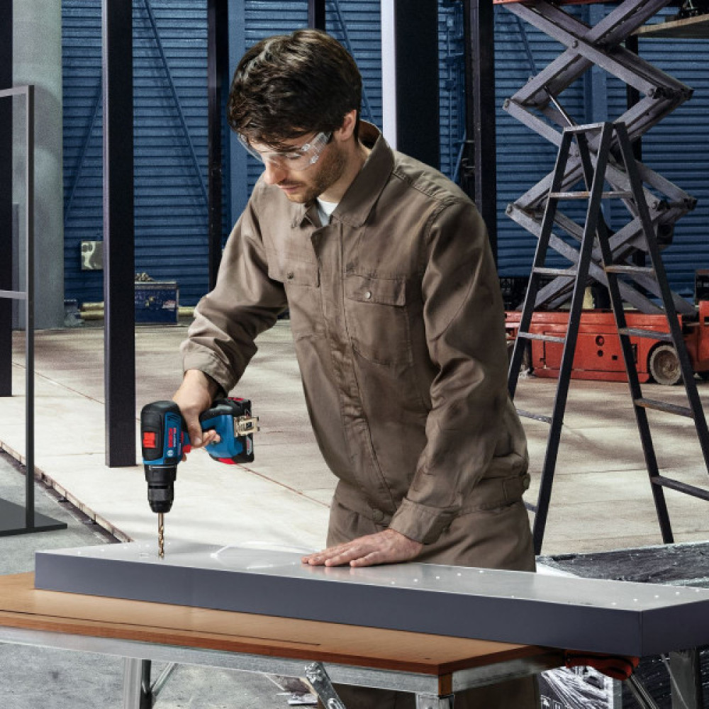 Набір із двох акумуляторних інструментів Bosch Professional 18В дриль-шурупокрут GSR 18V-50 пилосмок GAS 18V-1 швидкий зарядний пристрій GAL 1880 CV акб 2х5А·год кейс L-BOXX
