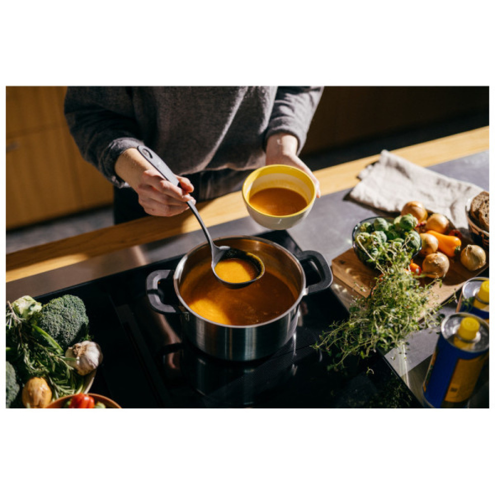 Ополоник Fiskars Essential 38 см (1065594)