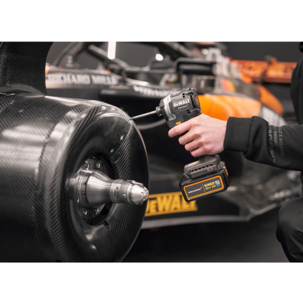 Шурупокрут-дриль ударний акумуляторний DeWALT McLaren F1 TEAM LIMITED EDITION 18В 2х5А·год 205Нм 1000-2800-3250об/хв кейс ЗП 1.0кг