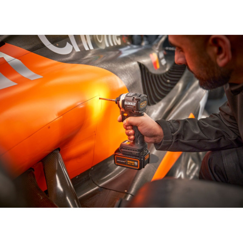 Шурупокрут-дриль ударний акумуляторний DeWALT McLaren F1 TEAM LIMITED EDITION 18В 2х5А·год 205Нм 1000-2800-3250об/хв кейс ЗП 1.0кг