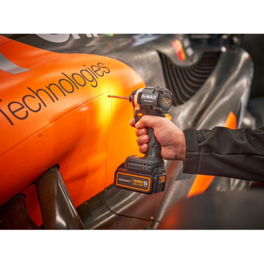Шурупокрут-дриль ударний акумуляторний DeWALT McLaren F1 TEAM LIMITED EDITION 18В 2х5А·год 205Нм 1000-2800-3250об/хв кейс ЗП 1.0кг
