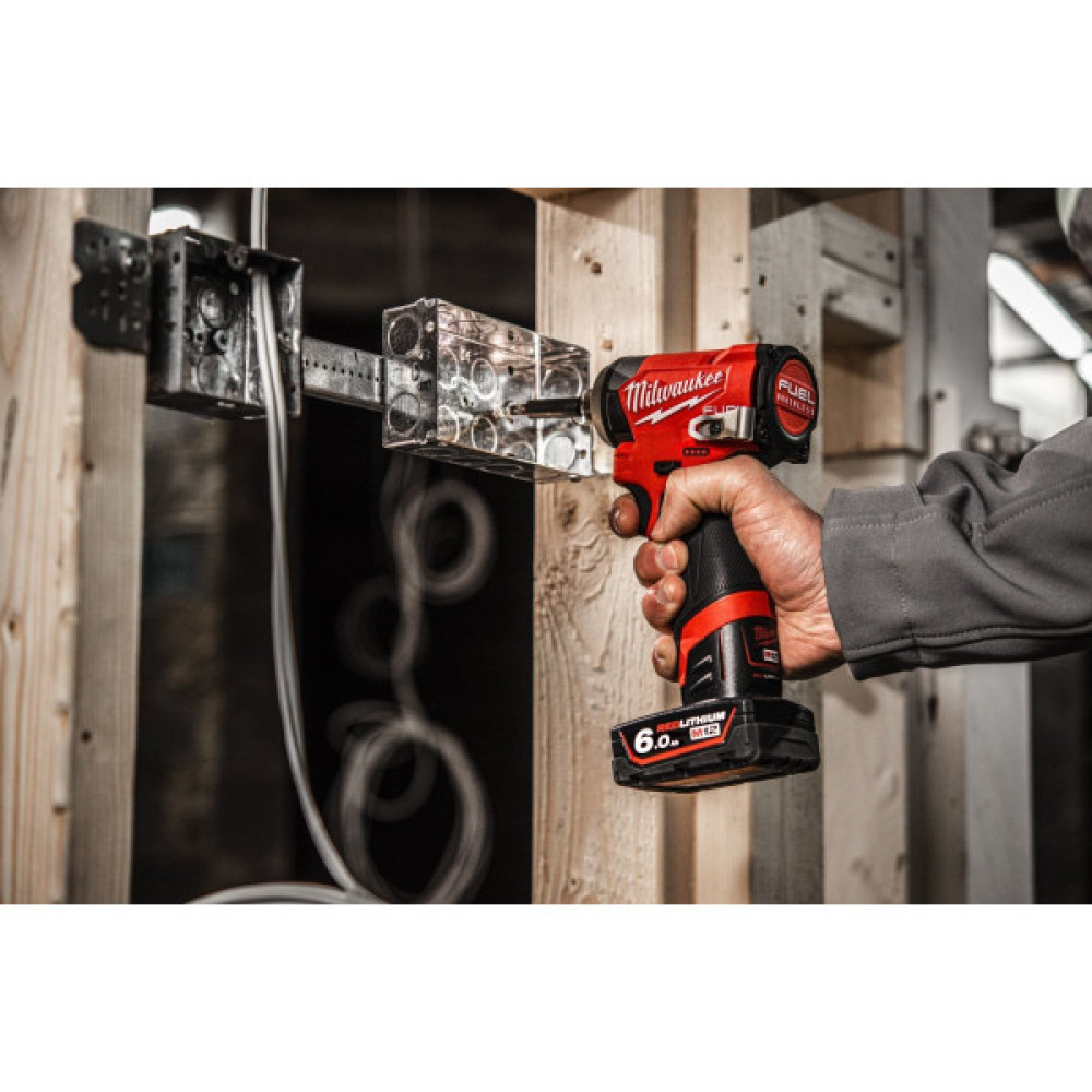 Набір із двох акумуляторних інструментів Milwaukee M12 FPP2A2-402X шурупокрут-дриль M12 FPD2-0 гвинтоверт M12 FID2-0 акб М12 2х4А·год ЗП C12C кейс