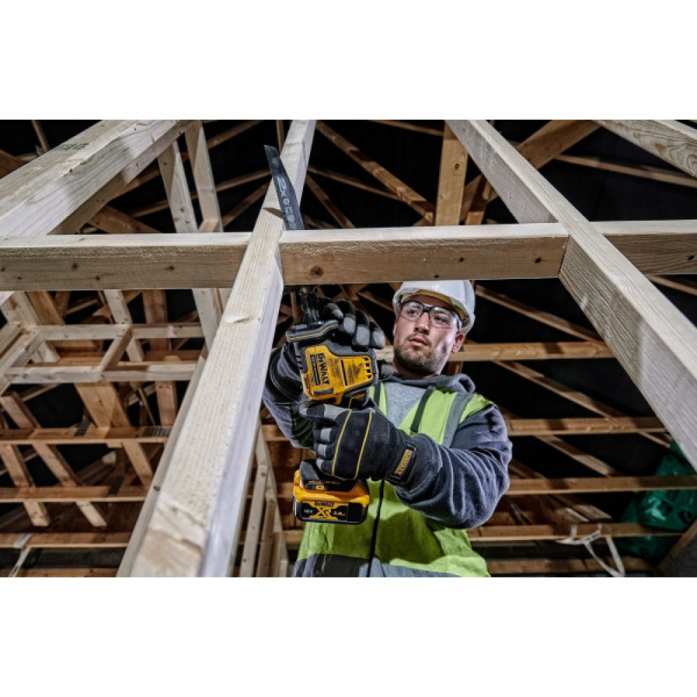 Пила шабельна акумуляторна DeWalt XR Li-lon 18В пропил 90мм 0-2800ход/хв 16мм кейс 1.43кг без АКБ та ЗП