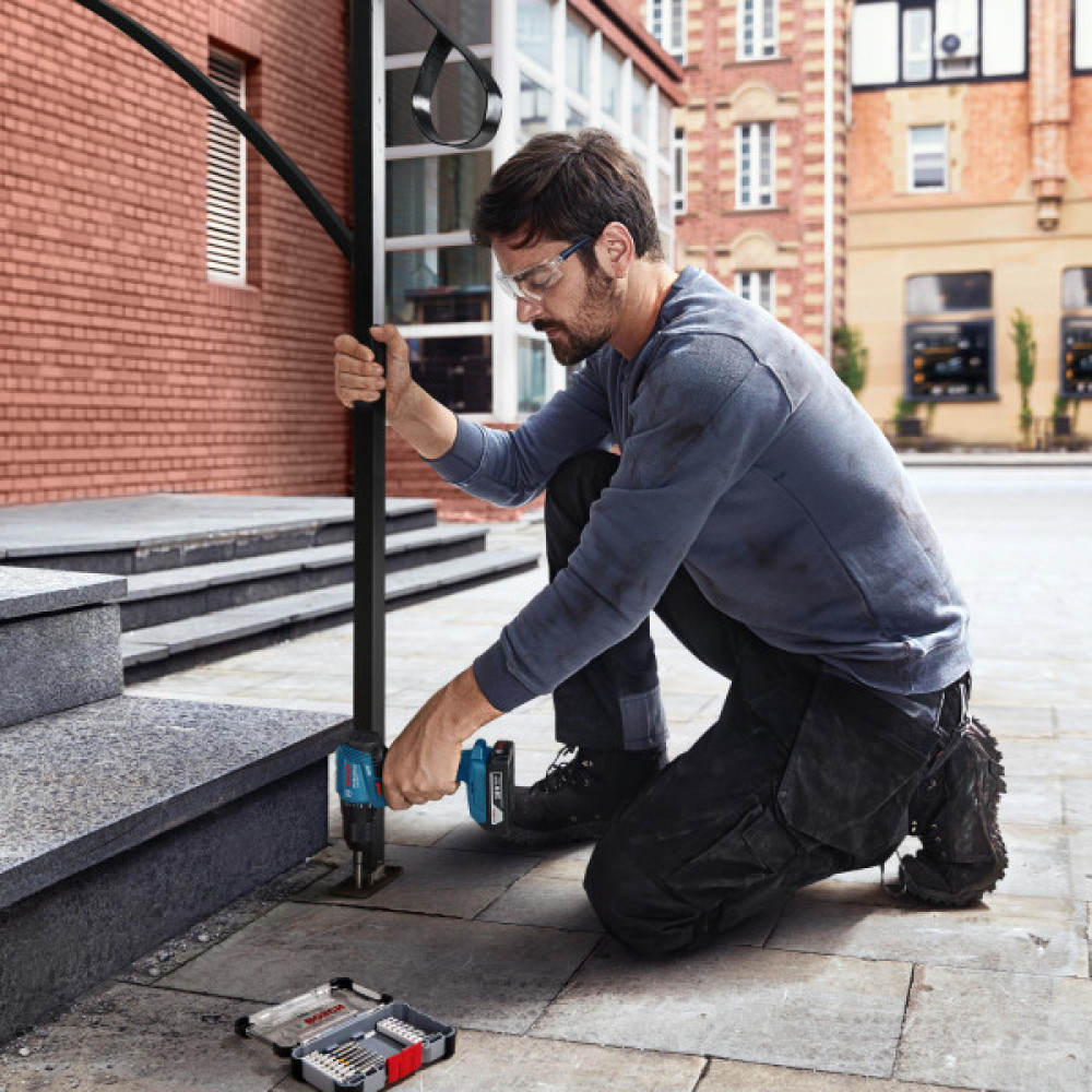 Шурупокрут-дриль акумуляторний Bosch Professional GSR 185-LI 18В 2х2.0А·год 50Нм 500·1900об·хв 0.9кг
