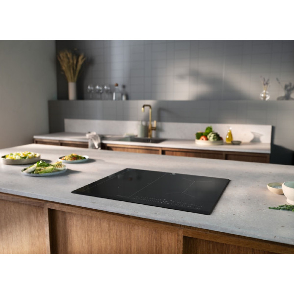 Варильна поверхня Electrolux індукційна, 60см, розширена зона, датчик кипіння, датчик смаження, Hob2Hood, чорний