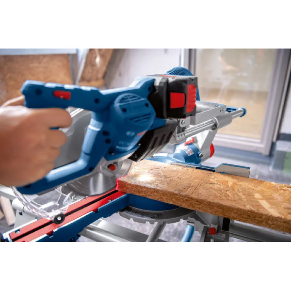 Пила торцювальна акумуляторна Bosch Professional GCM 18V-216 D 18В 216мм 16.2кг  без АКБ та ЗП