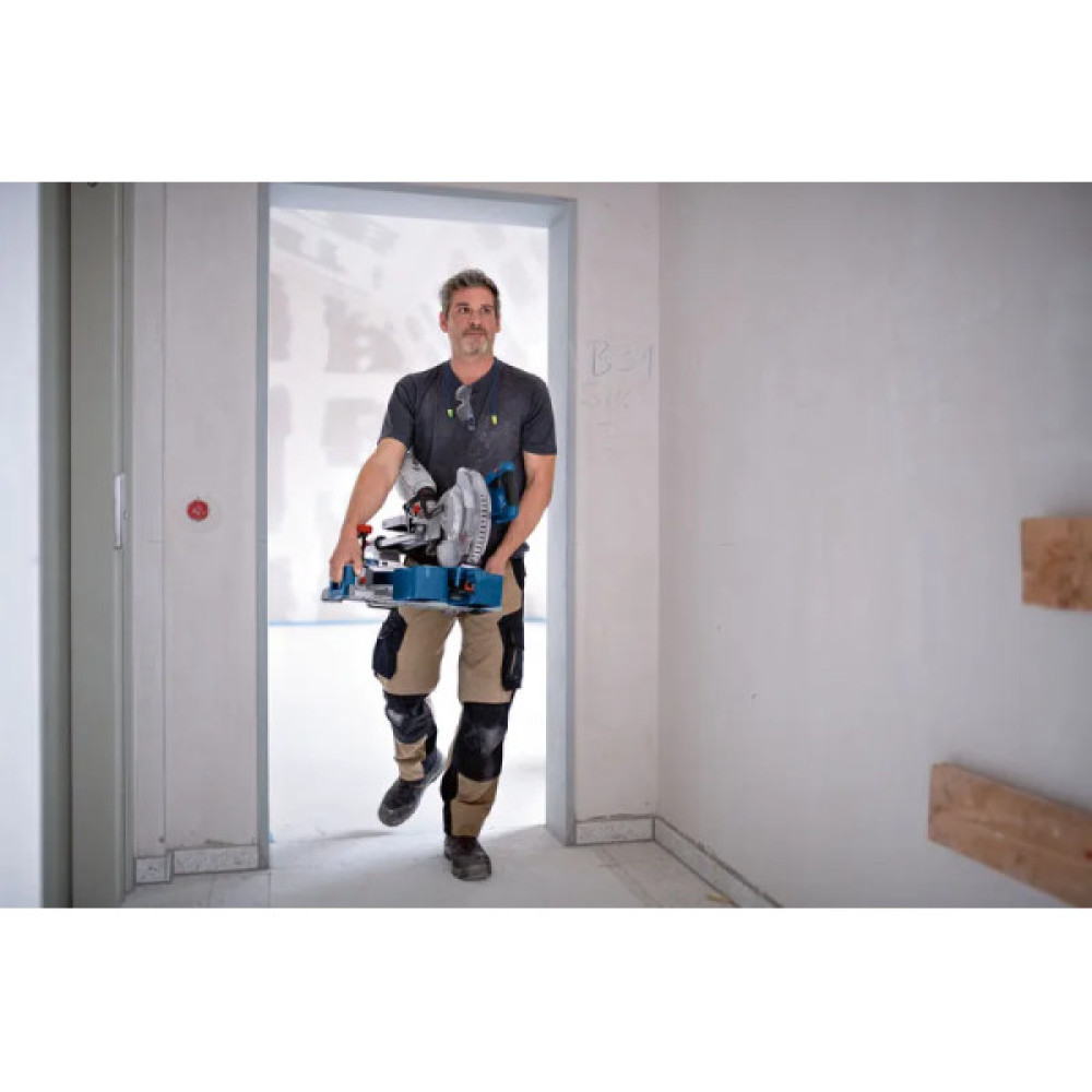 Пила торцювальна акумуляторна Bosch Professional GCM 18V-216 D 18В 216мм 16.2кг  без АКБ та ЗП