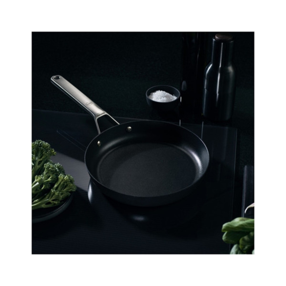 Сковорода Fiskars Taiten Optiheat 24 см (1066946)