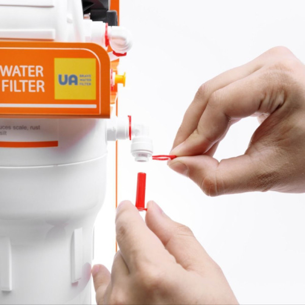 Фільтр зворотного осмосу Ecosoft Absolute з мінералізатором та помпою на станині, мембрана 75gpd DuPont, дренаж 1:1