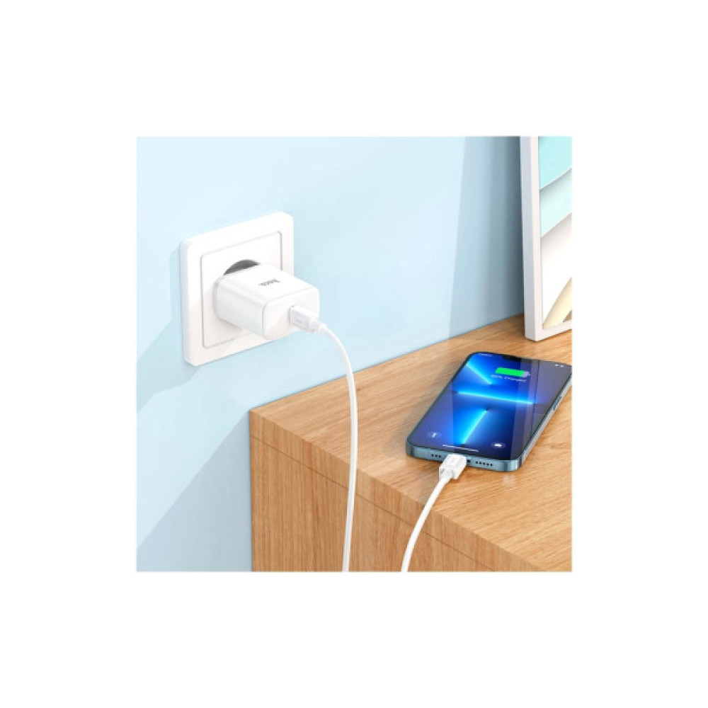 Зарядний пристрій HOCO C104A USB-C PD20W + cable USB-C to Lightning white (6931474782908)