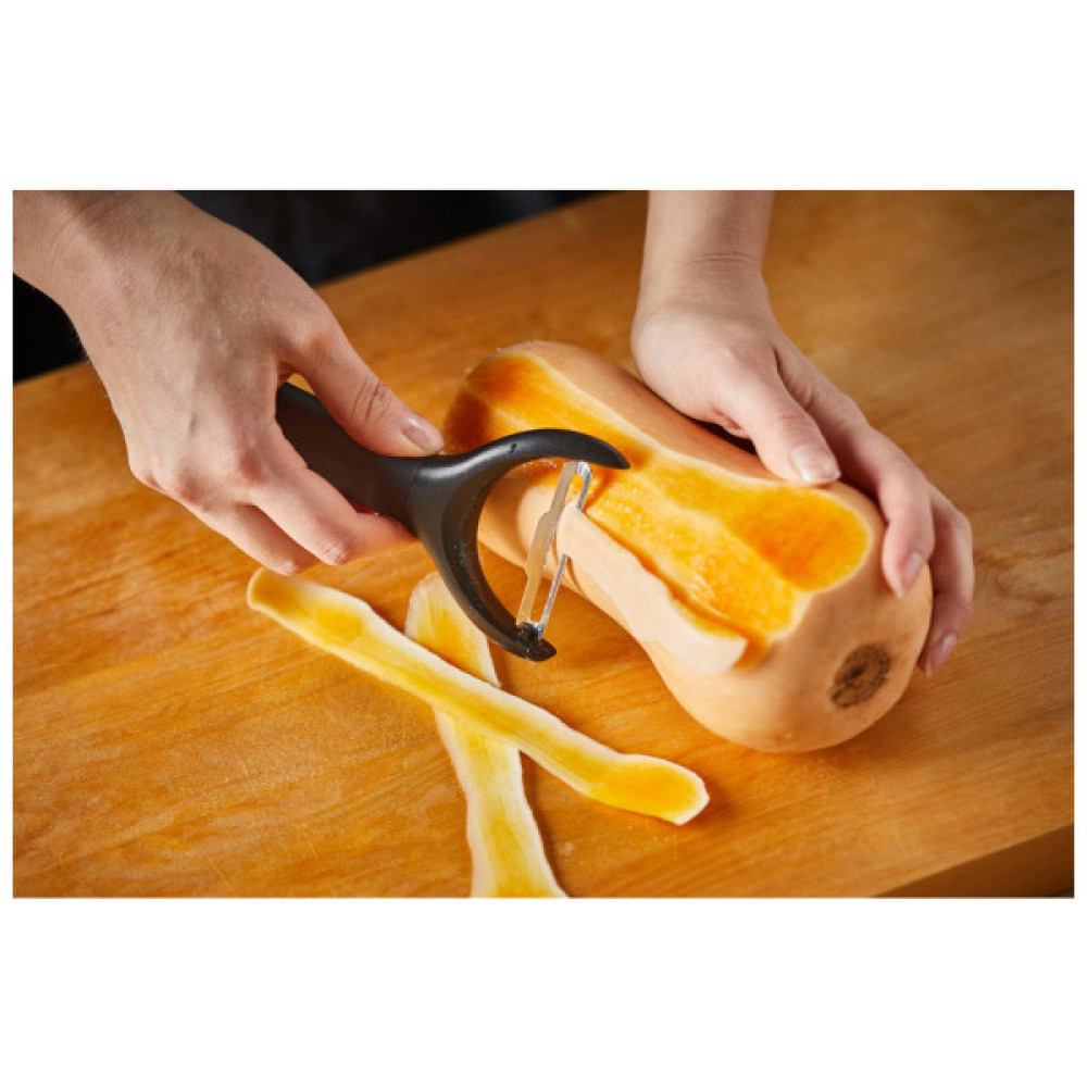 Овочечистка Fiskars Functional Form з поперечним рухомим лезом (1016122)