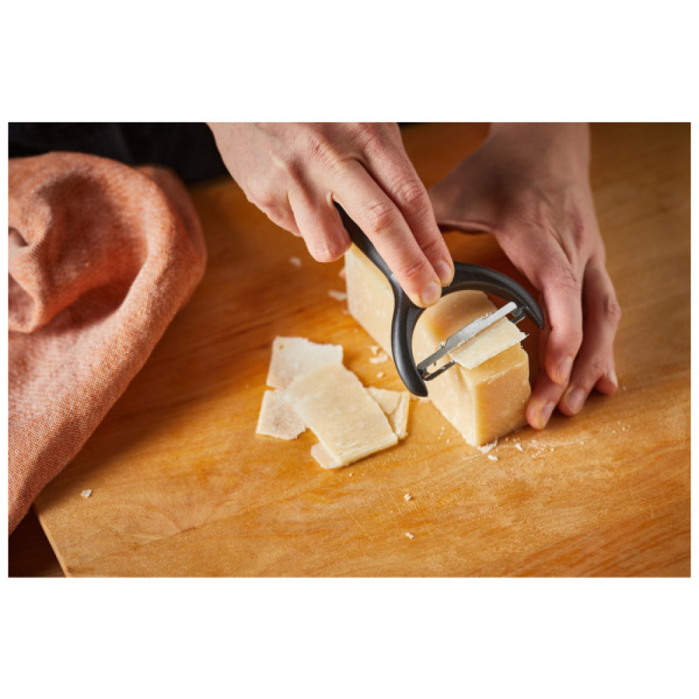 Овочечистка Fiskars Functional Form з поперечним рухомим лезом (1016122)