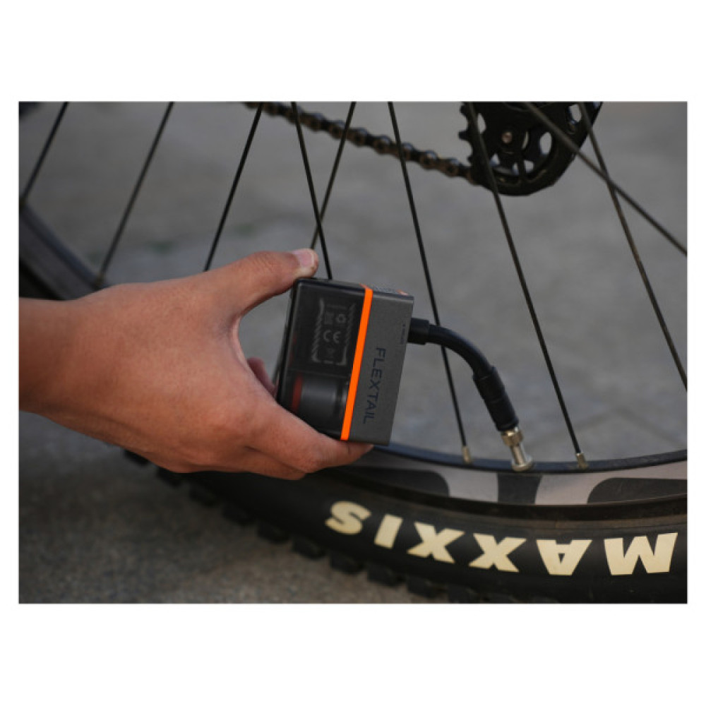 Задня велофара Flextail та міні насос 2 в 1 Tiny Tire Pump ACS, чорний (6975755966342)