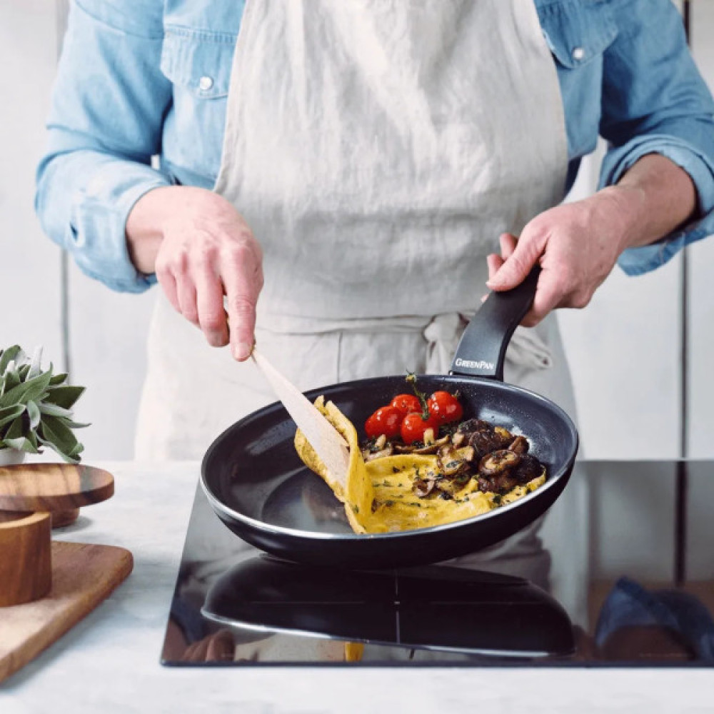 Сковорода GreenPan Essence Perforated Base, 28 см з керамічним покриттям (CC009041-001)