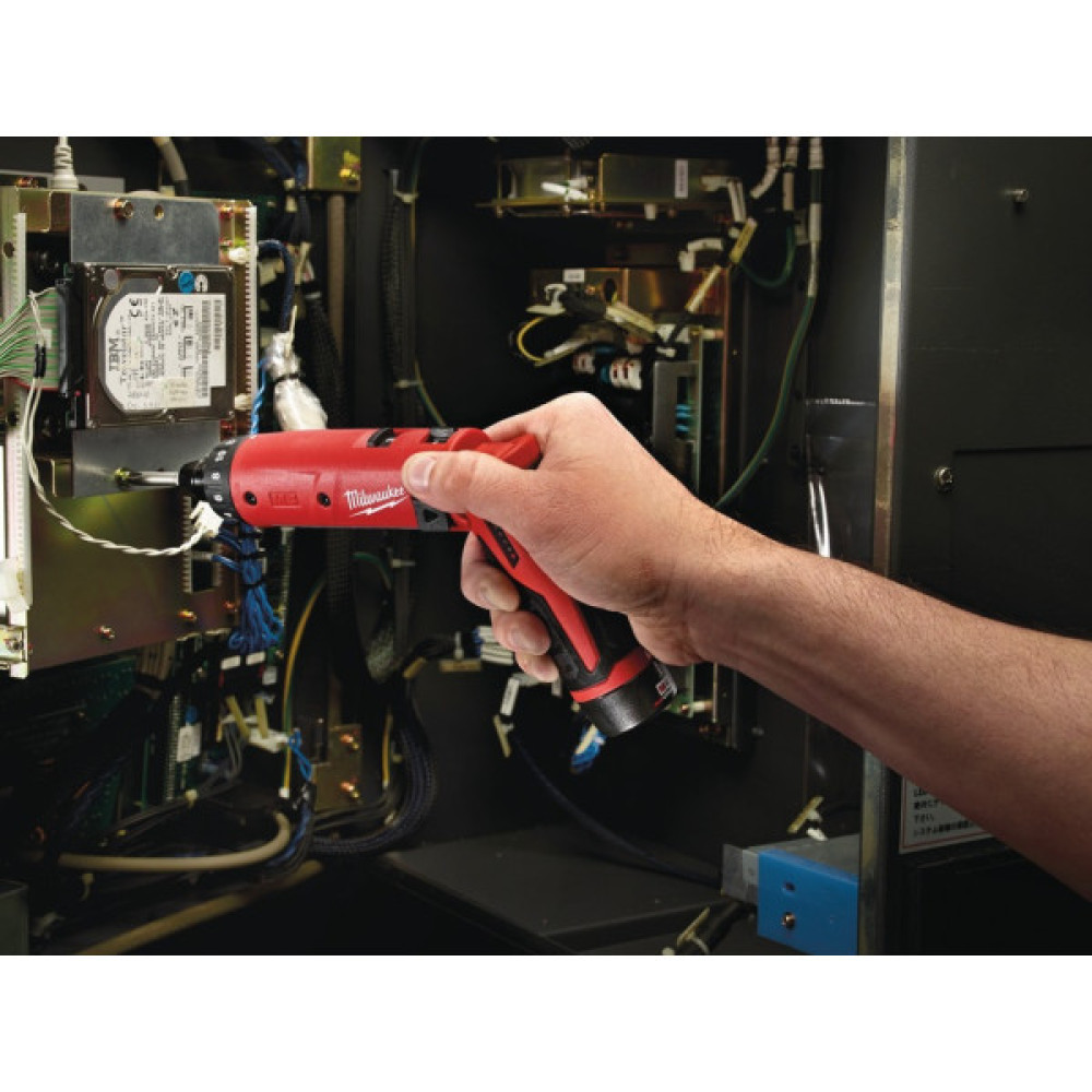 Викрутка акумуляторна Milwaukee 4В 2х2А·год 5Нм 200об/хв сумка та ЗП 0.5кг